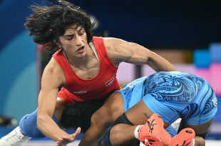 Fans and celebrities react when Vinesh Phogat is disqualified